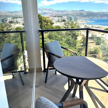 Stella's Beachfront Split