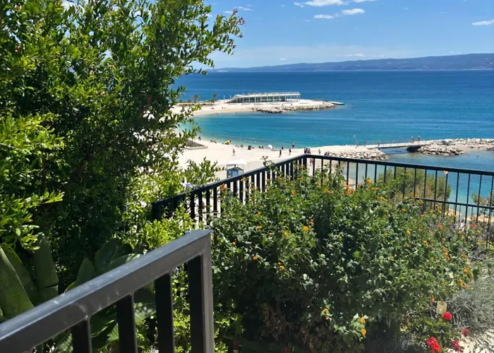 Stella's Beachfront 아파트호텔 3*