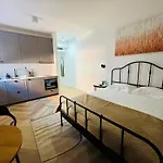 Stella's Beachfront - - Free Parking 스플리트