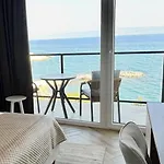 아파트호텔 Stella's Beachfront - - Free Parking