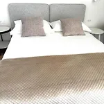 아파트호텔 Stella's Beachfront - - Free Parking 3*