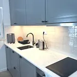 아파트호텔 Stella's Beachfront - - Free Parking 3*