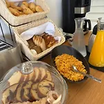 Stella's Beachfront - - Free Parking 아파트호텔