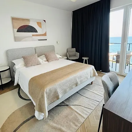 Stella's Beachfront Aparthotel