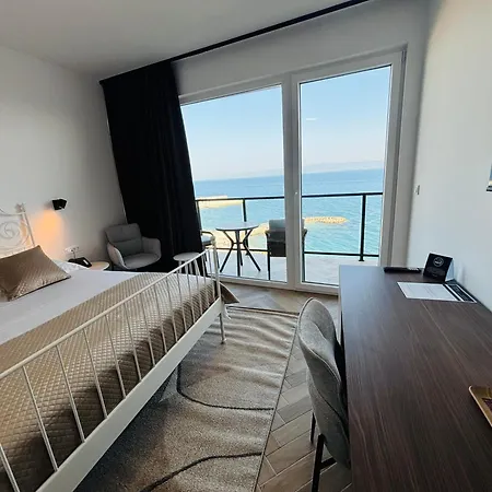 Appart hôtel Stella's Beachfront - - Free Parking 3*