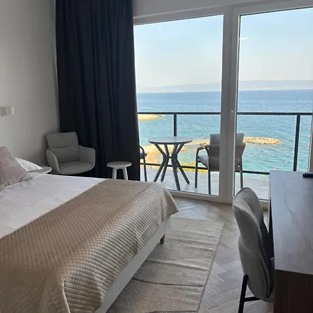 Stella's Beachfront - - Free Parking 3* Split