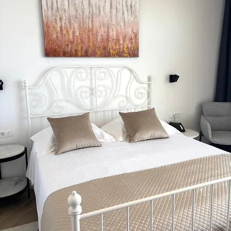 Stella'S Beachfront Aparthotel 3*