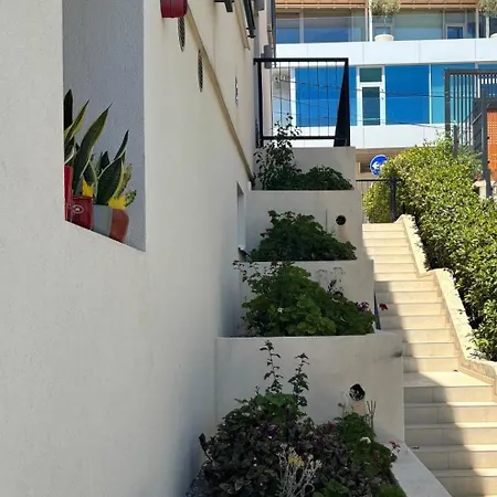 Appart hôtel Stella's Beachfront - - Free Parking
