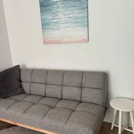Stella's Beachfront - - Free Parking