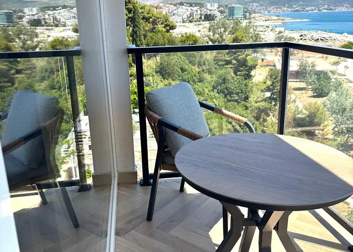 Stella's Beachfront Split