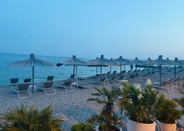 Stella's Beachfront سبليت